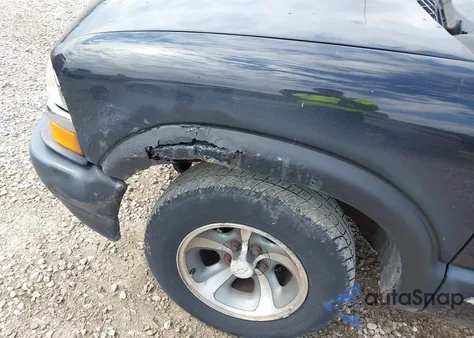 2003 Chevrolet S-10 Ls из США, поврежденный, VIN 1GCCS19X038262796